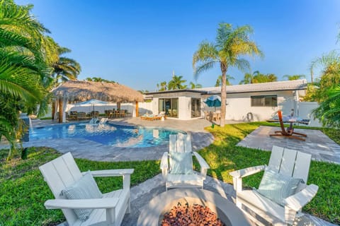 Modern Home w Private Suite Pool & Tiki Hut House in Oakland Park