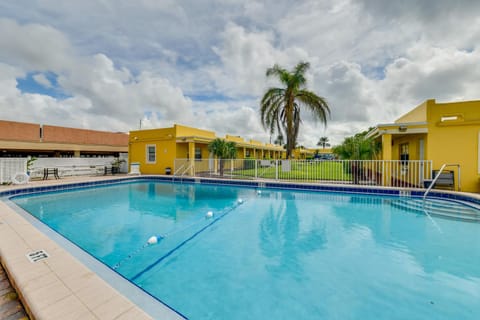 Beachfront Condo Redington Shores Retreat! Apartment in Redington Shores