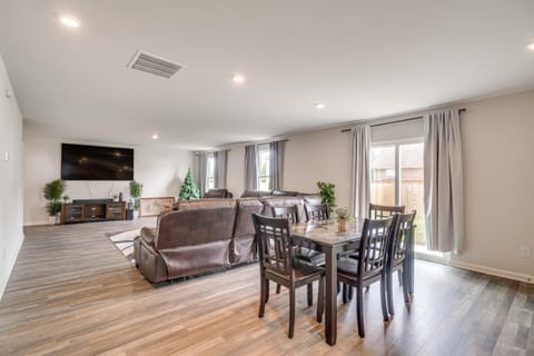 Spacious Home 8 Mi to Bernheim Arboretum! House in Louisville