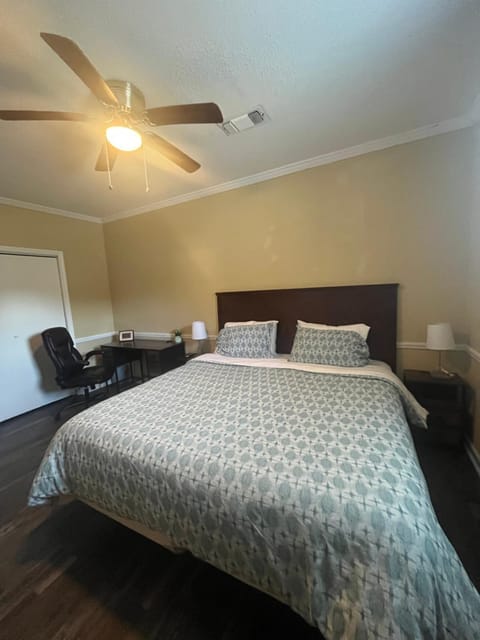 2BR private Duplex, quiet, central,remodeled Apartment in Dalton