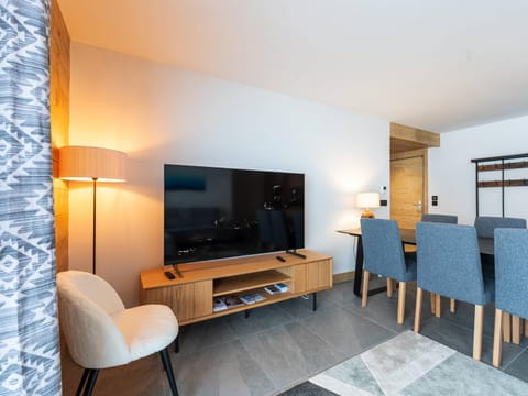 Grand appart haut de gamme 8p, skis aux pieds, vue Mont Blanc, balcon, parking, linge inclus - FR-1-351-199 Apartment in Mâcot-la-Plagne