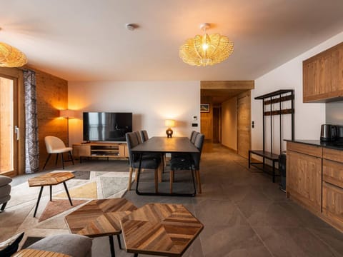 Grand appart haut de gamme 8p, skis aux pieds, vue Mont Blanc, balcon, parking, linge inclus - FR-1-351-199 Apartment in Mâcot-la-Plagne