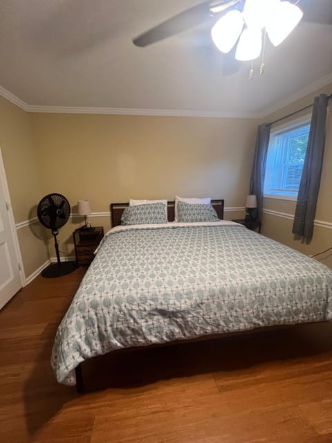 4-bedroom Duplex with AC and WiFi in Dalton GA House in Dalton