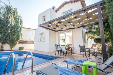 Garden, Seating area, Swimming pool