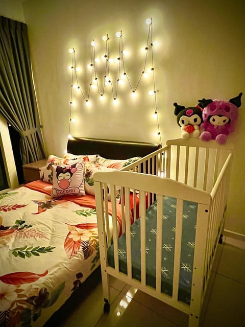 Bed, Photo of the whole room, Bedroom, cot