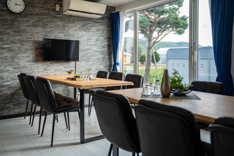 TV and multimedia, Dining area
