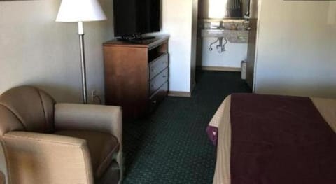 Cloverdale Wine Country Inn and Suites Hotel in Cloverdale