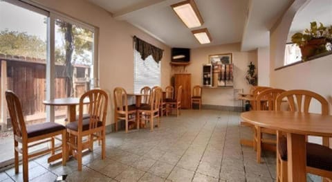 Cloverdale Wine Country Inn and Suites Hotel in Cloverdale