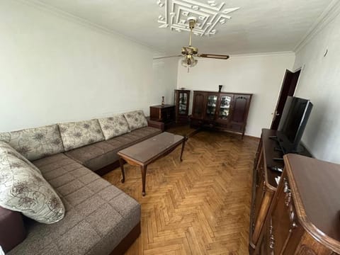 J Family Budget Apartment in Dolj County, Romania