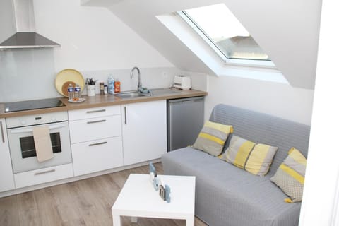 Living room, Seating area, Dining area, stove