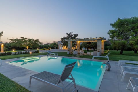 Patio, Day, Natural landscape, Garden, Garden view, Pool view, Swimming pool, sunbed