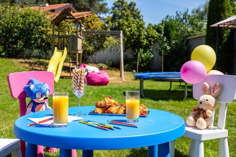 Spring, Day, Children play ground, Children play ground, Garden, Garden, Food and drinks, Garden view