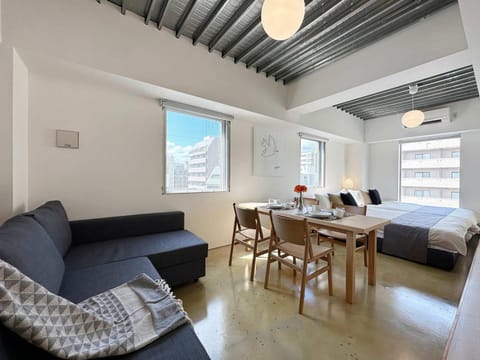 Bed, Living room, Photo of the whole room, Seating area, Dining area, Bedroom, air conditioner