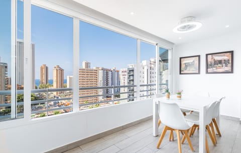Day, View (from property/room), Balcony/Terrace, Dining area, City view
