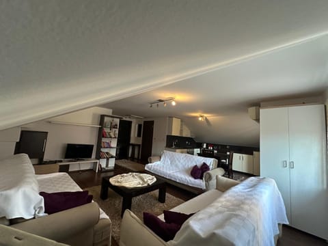TV and multimedia, Living room, Dining area