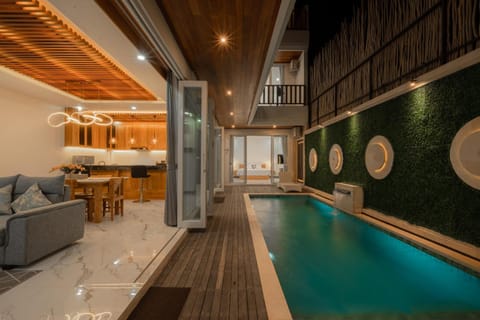 Seating area, Swimming pool, Swimming pool