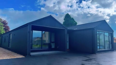 Deerpark 3 bed semi Sleeps 6 & Optional extra outdoor sauna Villa in Co. Tipperary, Ireland