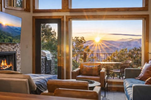 BBQ facilities, Balcony/Terrace, Living room, Mountain view, Sunset, fireplace
