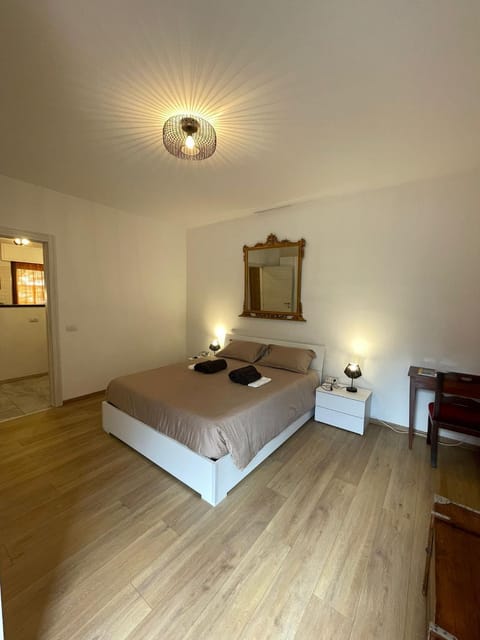 Bed, Photo of the whole room, Bedroom, furniture, towels