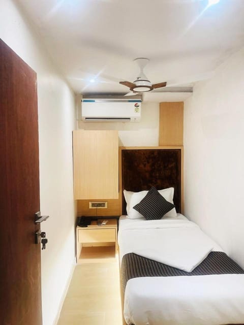Bed, Bedroom, air conditioner