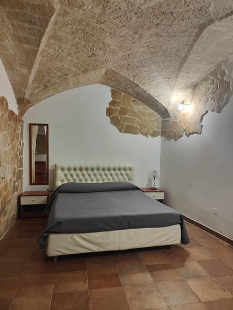 Bed, Photo of the whole room, Seating area, Bedroom