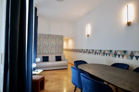 Bed, Living room, Seating area