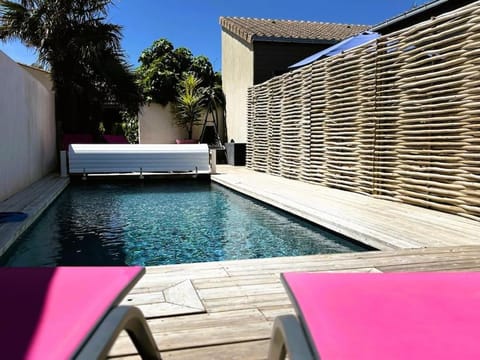 Pool view, Swimming pool, sunbed