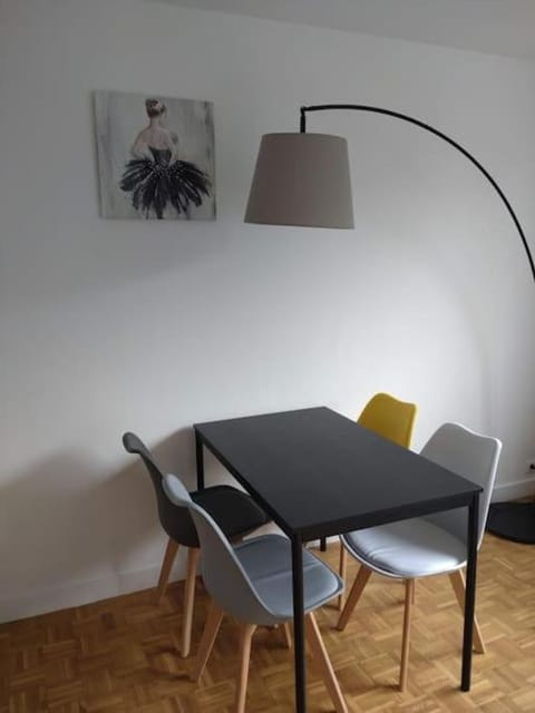 1 bedroom & salon, La Defense, Metro, parking Apartment in Puteaux