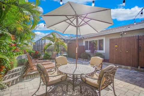 Boutique Bliss at Vanderbilt Beach Outdoor Gazebo House in Naples Park