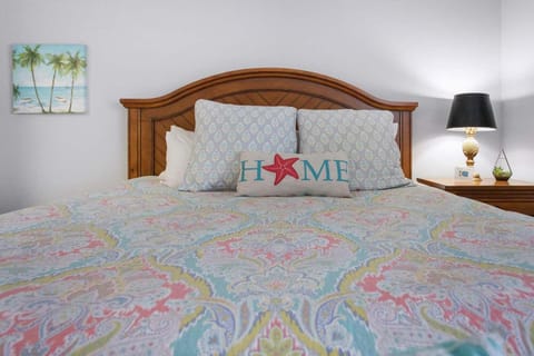 Beach Bike Ride Salt Water Pool Sleeps 10 House in Naples Park