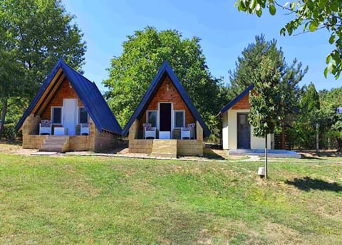 Property building, Day, Natural landscape, Garden, Garden view