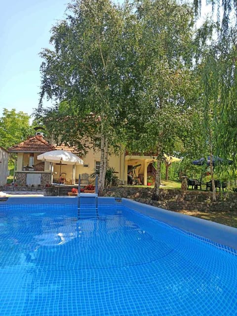 Property building, Garden view, Pool view, Swimming pool, sunbed