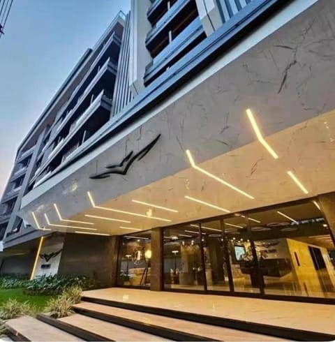 Facade/entrance, Off site