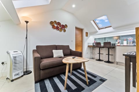 Living room, Seating area, Dining area, minibar