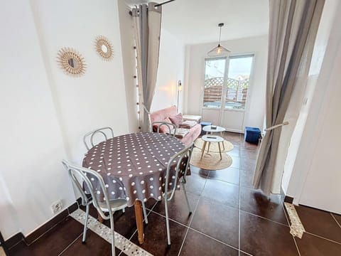 Appartement RDC près de la plage avec terrasse et Wi-Fi - FR-1-361-555 Apartment in Jullouville