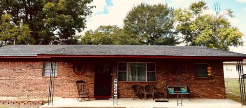 Murfreesboro Wandering Wagon Located in town House in Pike County