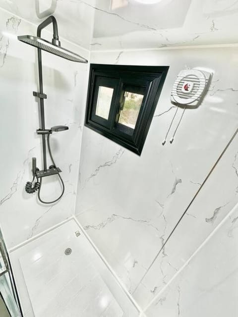 2 bedrooms Cabin 5 min to Pukekohe town centre Cabin in Waikato