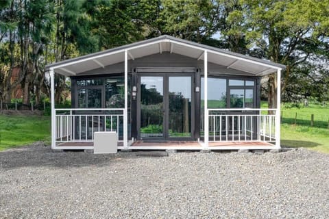 2 bedrooms Cabin 5 min to Pukekohe town centre Cabin in Waikato