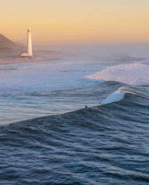 Lighthouse Beach cottage Apartment in Cape Town
