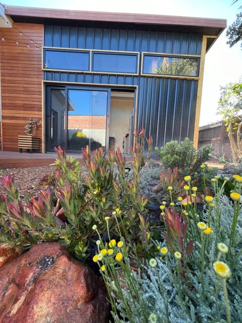 Lighthouse Beach cottage Apartment in Cape Town