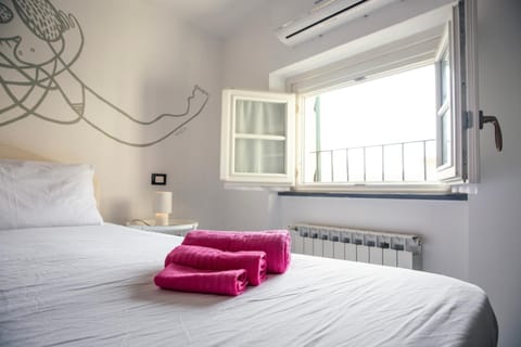 Bedroom, furniture, towels