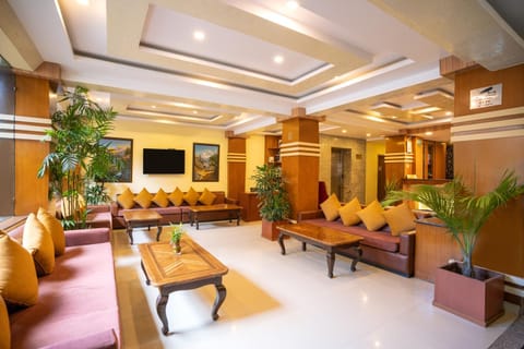 Communal lounge/ TV room, TV and multimedia, Living room, Lobby or reception, Seating area, Evening entertainment