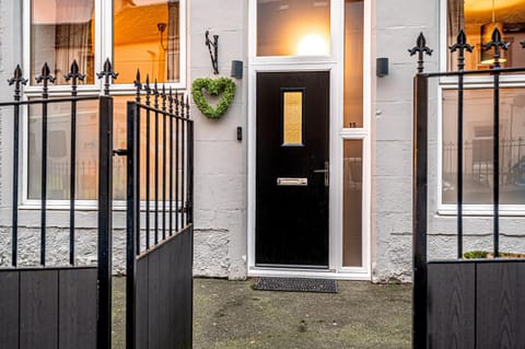 The Lang Toun Bothy - close to Edinburgh by Urban Haggis Stays Apartment in Kirkcaldy