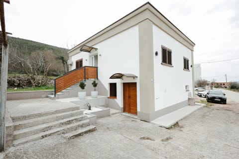 Property building, Neighbourhood, Street view, Parking
