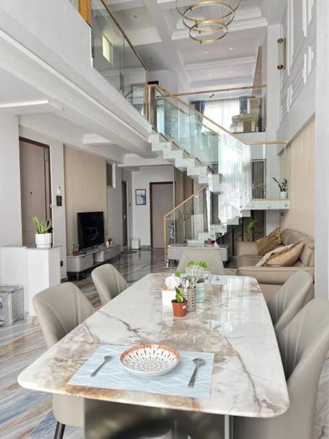 TV and multimedia, Living room, Seating area, Dining area