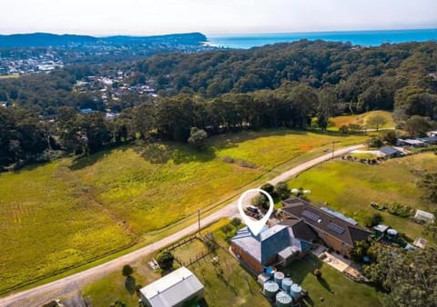 Property building, Nearby landmark, Day, Neighbourhood, Natural landscape, Bird's eye view, Mountain view, Sea view