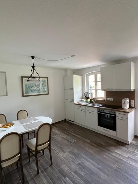 Kitchen or kitchenette, Dining area, stove
