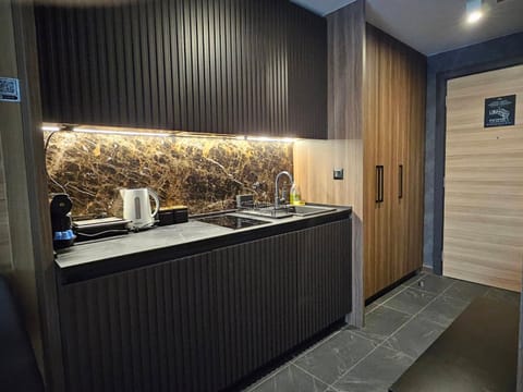 Coffee/tea facilities, Kitchen or kitchenette