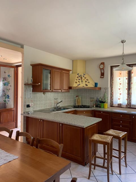Kitchen or kitchenette, Dining area, stove