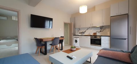 TV and multimedia, Kitchen or kitchenette, Living room, Dining area